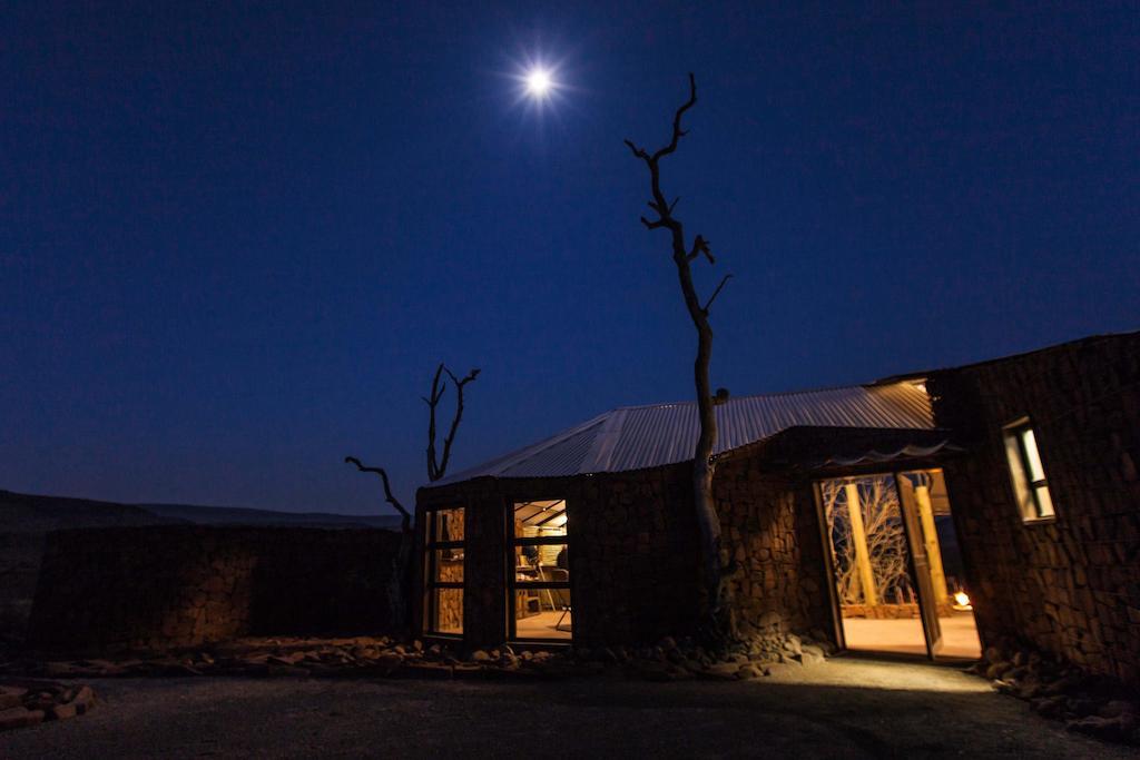 Etendeka Mountain Camp Дамараленд Екстериор снимка