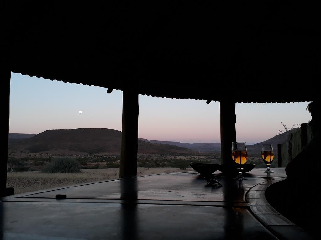 Etendeka Mountain Camp Дамараленд Екстериор снимка