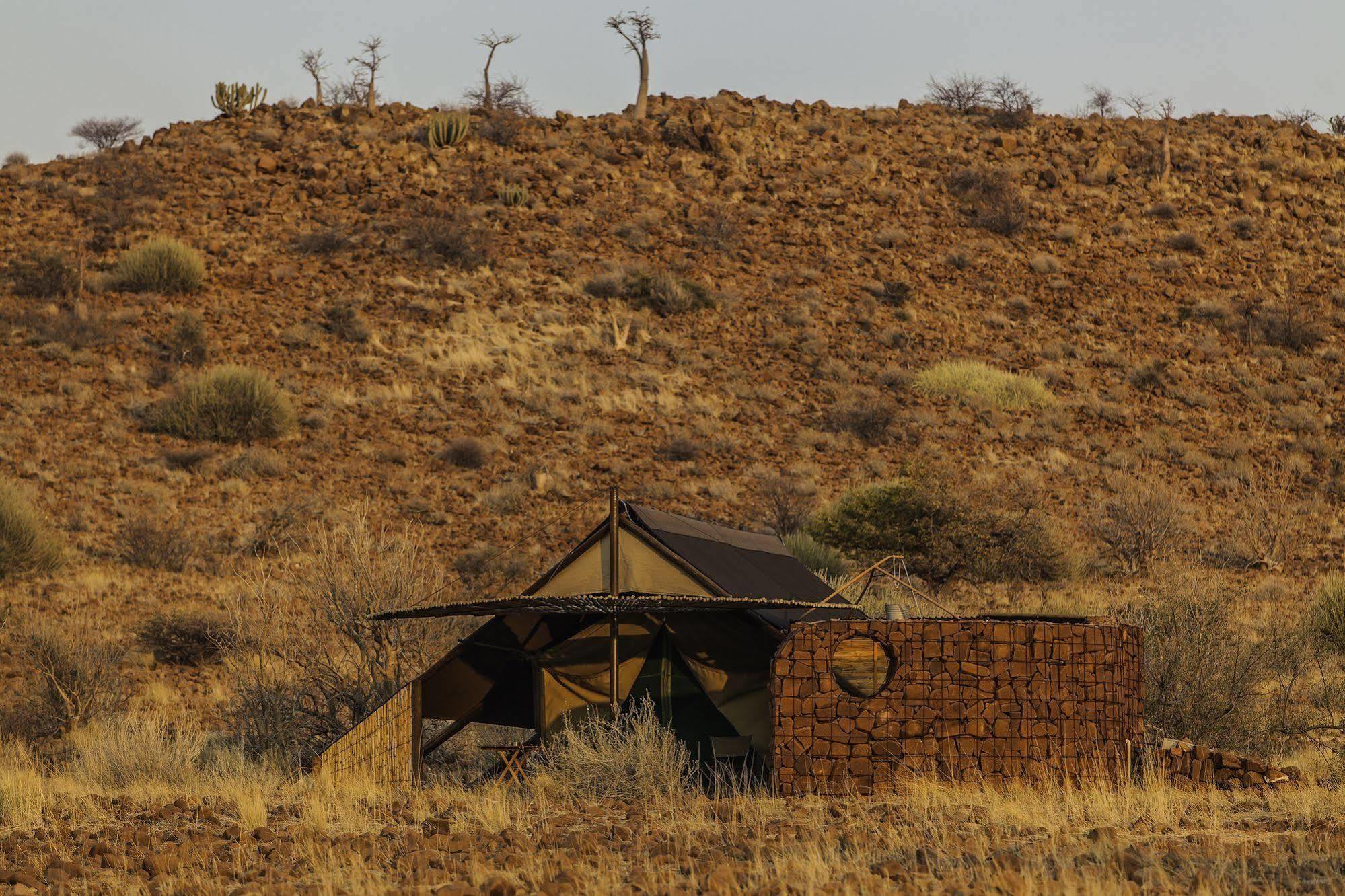 Etendeka Mountain Camp Дамараленд Екстериор снимка